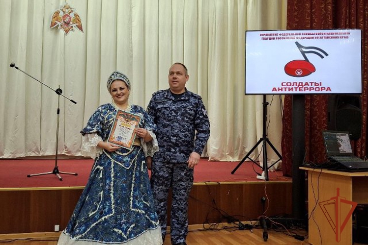 В Барнауле вручили дипломы победителям творческого конкурса «Солдаты антитеррора»