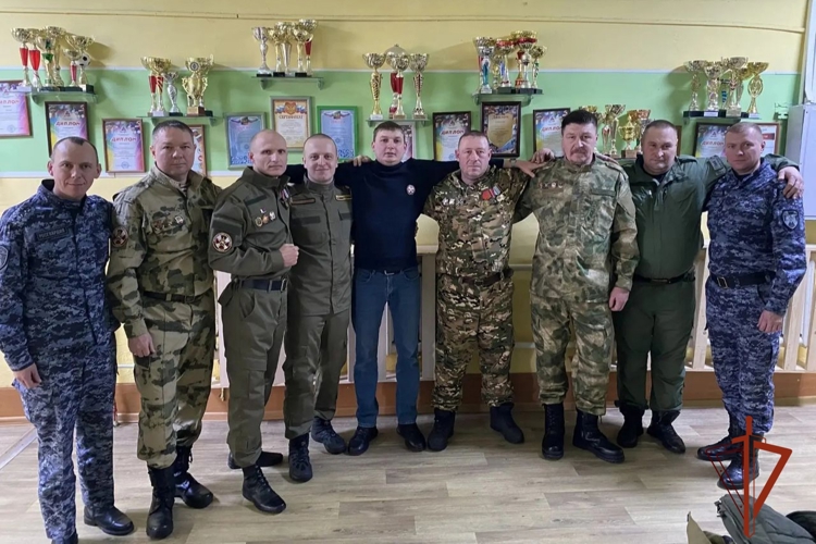 Ветераны Росгвардии подарили праздник детям Заринского центра