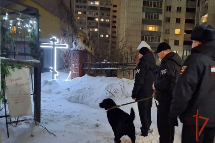 Росгвардейцы обеспечили безопасность верующих в Рождественскую ночь