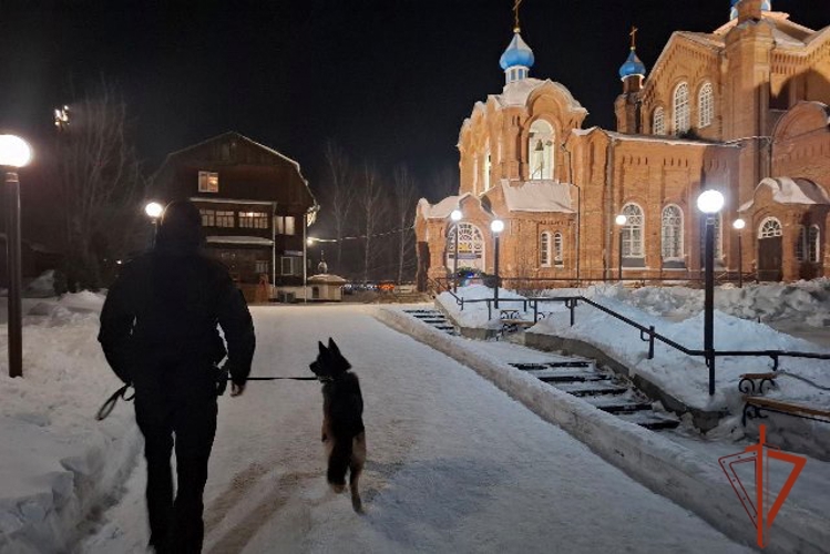Росгвардейцы обеспечили безопасность верующих в Рождественскую ночь