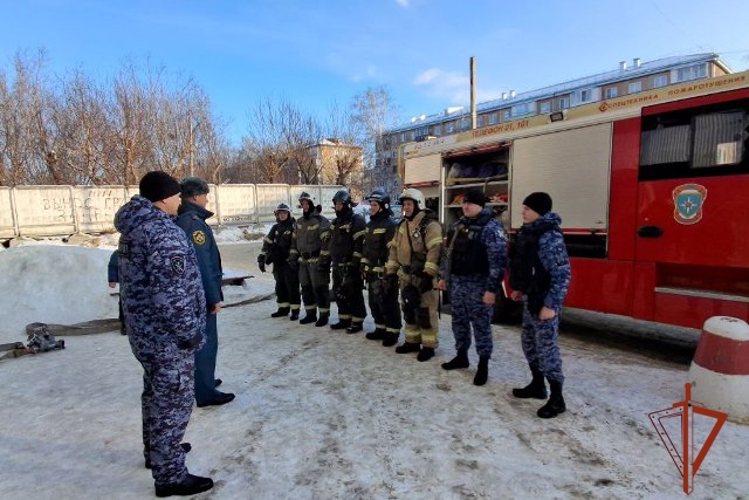 Росгвардия и МЧС провели масштабные учения по тушению пожара в высотке