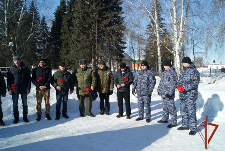 Алтайская Росгвардия почтила подвиг воинов-интернационалистов