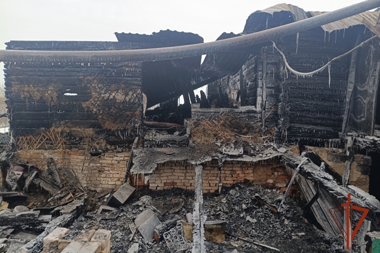Алтайские росгвардейцы оказали помощь в тушении пожара