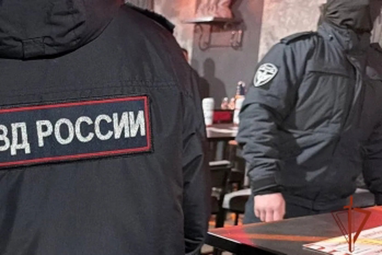 Бойцы ОМОН «Форпост» Росгвардии обеспечили безопасность рейдов по ночным заведениям Бийска