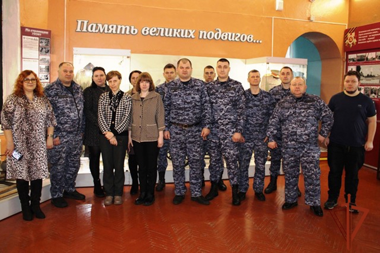 Алтайские росгвардейцы посетили краеведческий музей в городе Камне-на-Оби