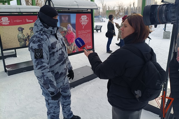 В Барнауле открылась выставка, посвященная сотрудникам Росгвардии и будущему России