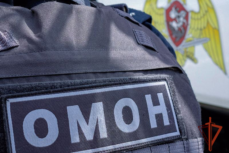 Алтайская Росгвардия обеспечила силовую поддержку при задержании пособника ВСУ (Видео)