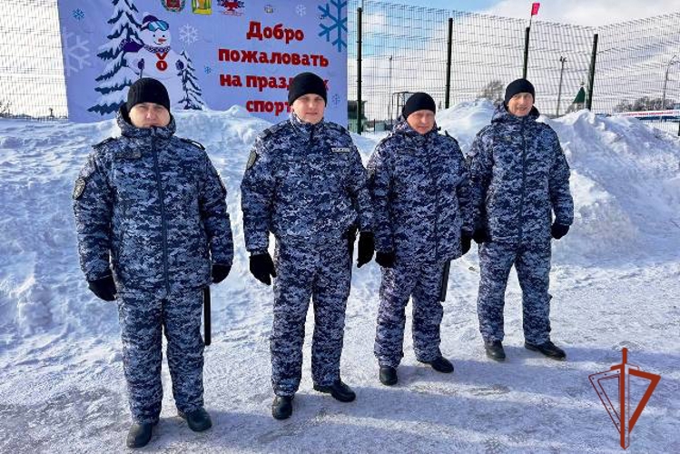 Алтайская Росгвардия обеспечивает безопасность на сельской олимпиаде в Троицком районе