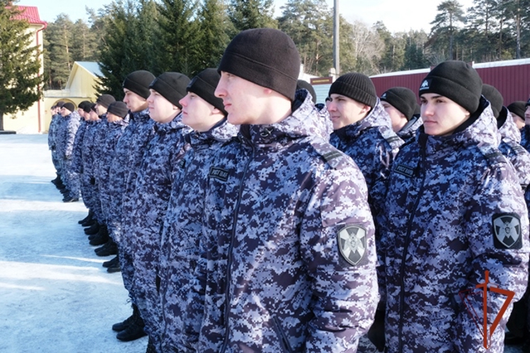 В год десятилетия Росгвардии 30 новых защитников присягнули на верность Родине в Алтайском крае