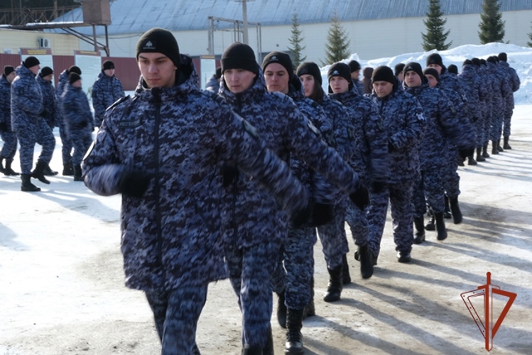 В год десятилетия Росгвардии 30 новых защитников присягнули на верность Родине в Алтайском крае
