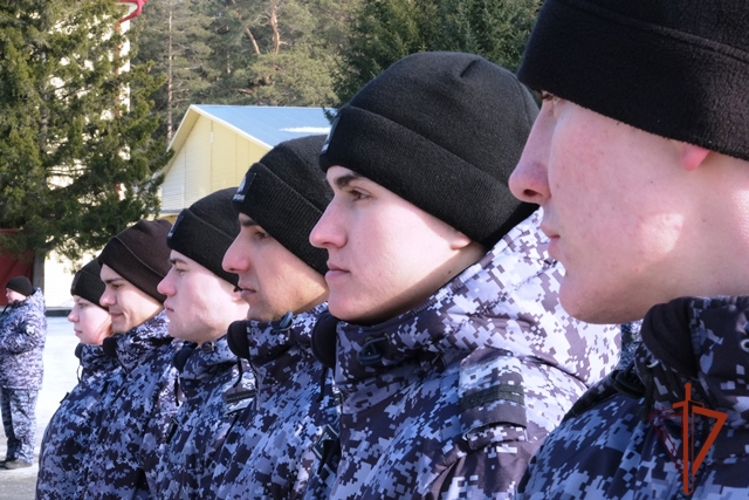 В год десятилетия Росгвардии 30 новых защитников присягнули на верность Родине в Алтайском крае
