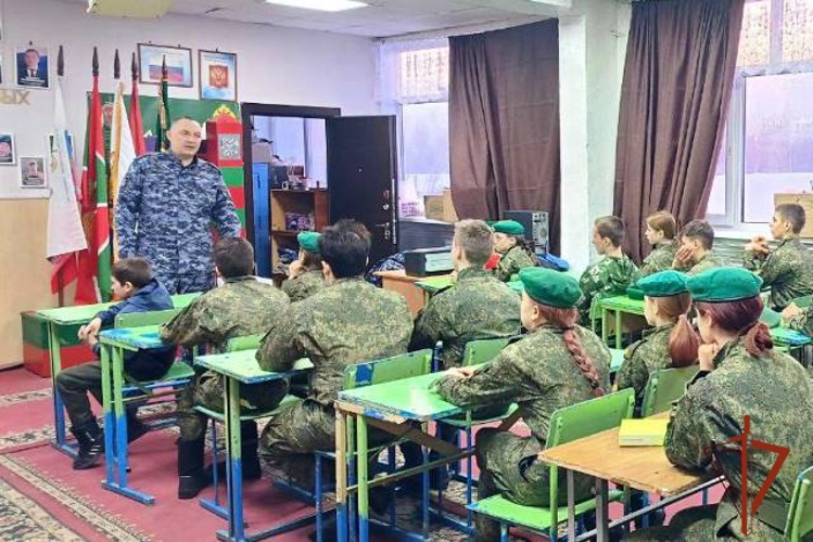 Региональная Росгвардия провела урок мужества в Алтайском районе