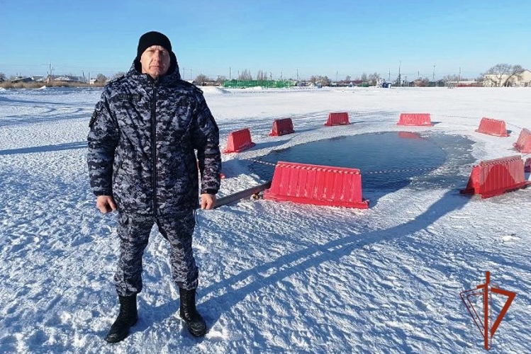 Росгвардеец из Алтайского края не прошел мимо чужой беды (Видео)