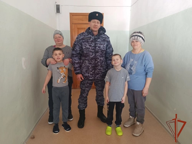 Росгвардеец из Алтайского края не прошел мимо чужой беды (Видео)
