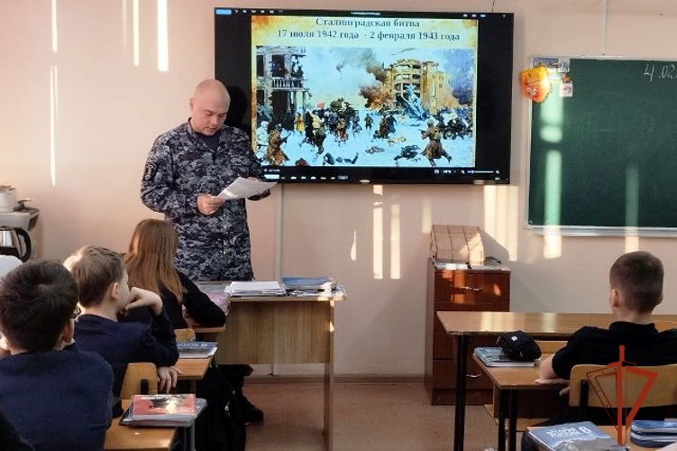 Росгвардия провела "Урок мужества", посвященный победе в Сталинградской битве