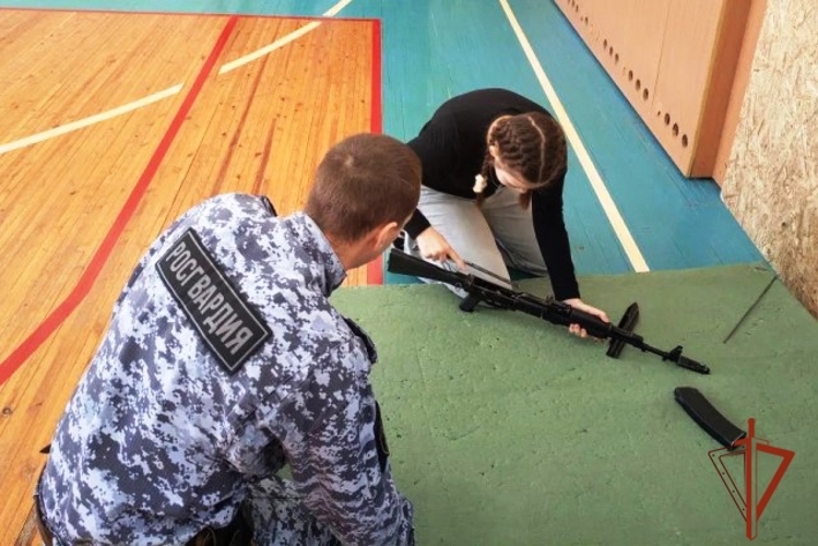 В Троицком районе росгвардейцы провели военизированную эстафету