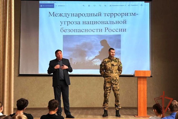 Сотрудники Росгвардии по Алтайскому краю провели Урок Мужества с учащимися СОШ № 113 города Барнаула