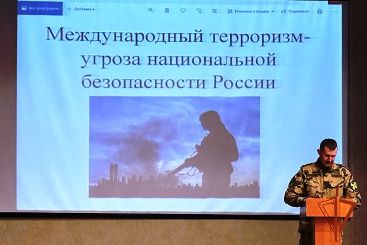 Сотрудники Росгвардии по Алтайскому краю провели Урок Мужества с учащимися СОШ № 113 города Барнаула