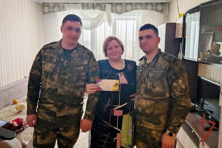 Бийский полк Росгвардии поздравил женщин с 8 Марта