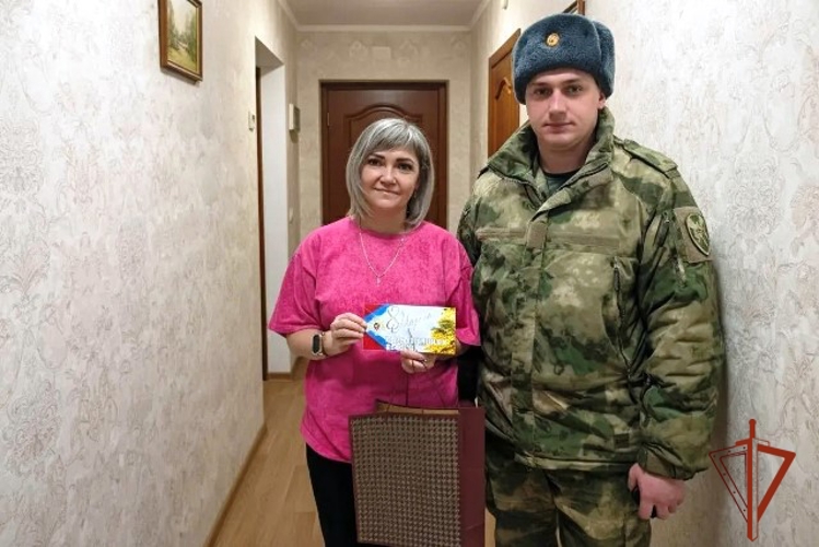 Бийский полк Росгвардии поздравил женщин с 8 Марта