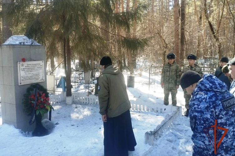 В Бийске прошли мероприятия в рамках празднования 10-летия со дня образования Росгвардии и 215-летия войск правопорядка