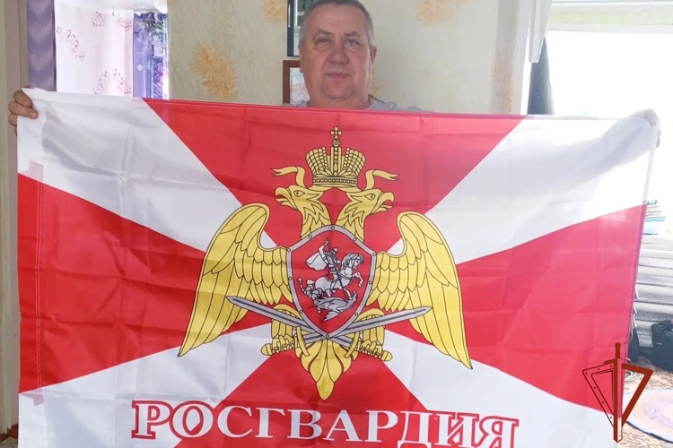 История мастера резьбы по дереву, работающего в Росгвардии. К юбилею ведомства (Видео)