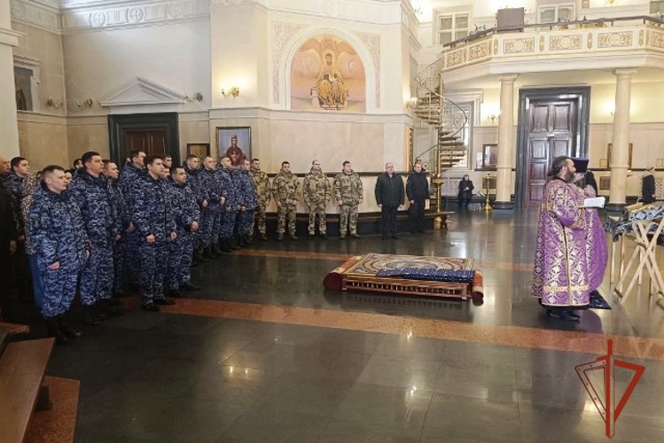 10-летие Росгвардии в Барнауле отметили молебном в Храме Святителя Дмитрия Ростовского