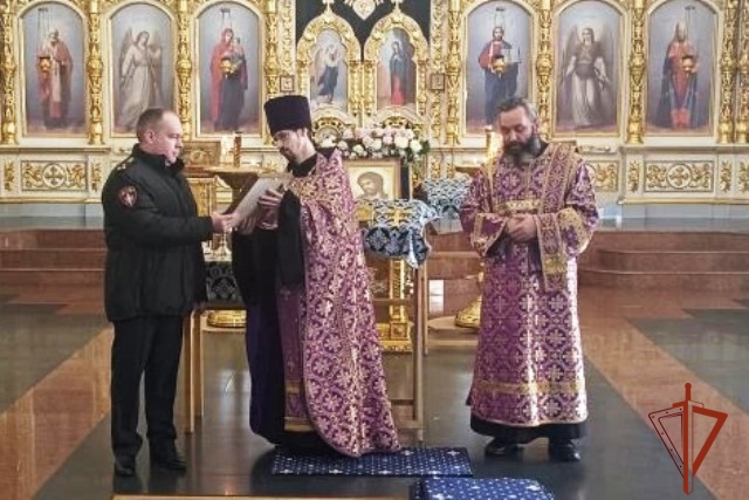 10-летие Росгвардии в Барнауле отметили молебном в Храме Святителя Дмитрия Ростовского