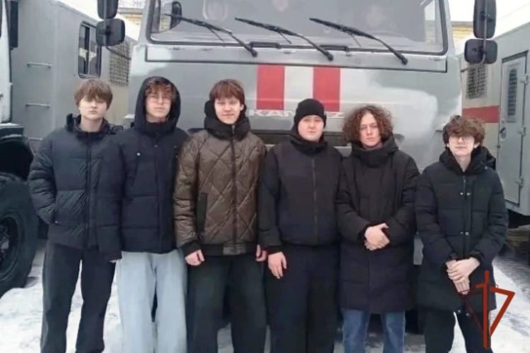Открытые двери мужества: ОМОН «Алтай» встречает будущее