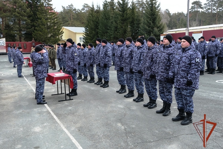 В Алтайском крае, накануне юбилея ведомства, росгвардейцы присягнули на верность Родине 