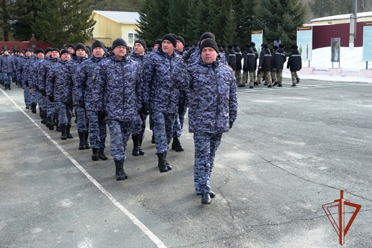В Алтайском крае, накануне юбилея ведомства, росгвардейцы присягнули на верность Родине 