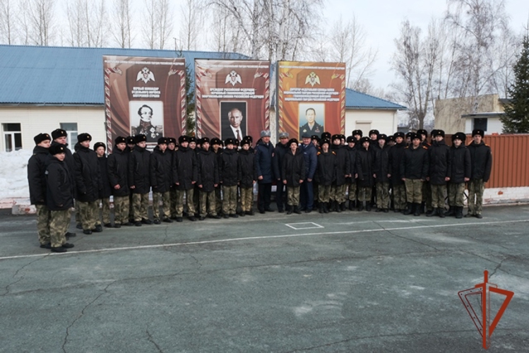 В Алтайском крае, накануне юбилея ведомства, росгвардейцы присягнули на верность Родине 