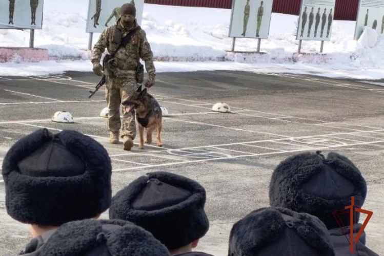 В Алтайском крае, накануне юбилея ведомства, росгвардейцы присягнули на верность Родине 