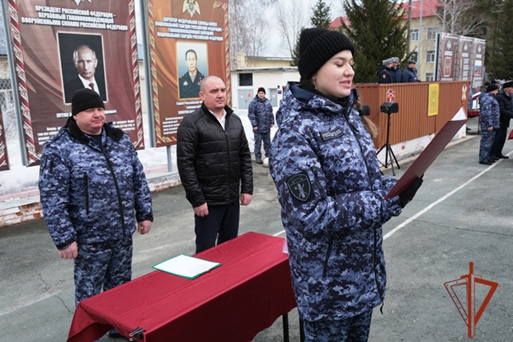 В Алтайском крае, накануне юбилея ведомства, росгвардейцы присягнули на верность Родине 