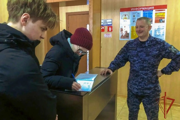 Росгвардия Алтайского края отмечает юбилей и вдохновляет молодежь
