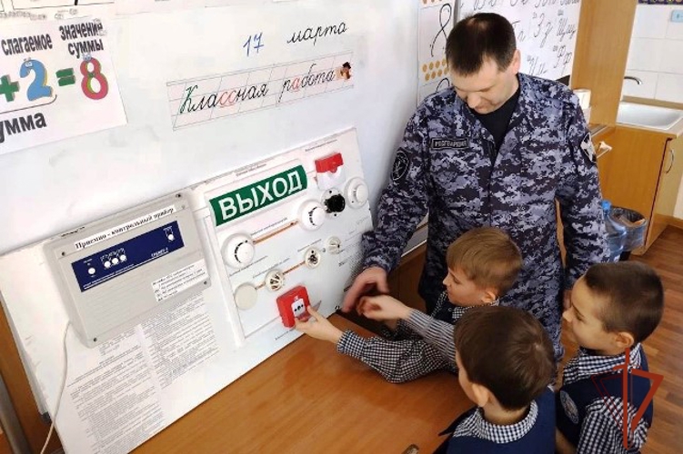 Алтайская Росгвардия провела урок пожарной безопасности