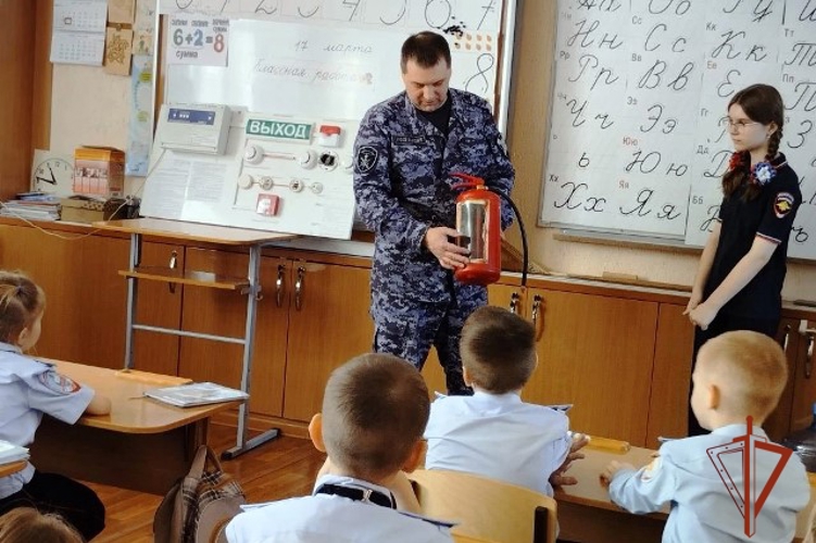 Алтайская Росгвардия провела урок пожарной безопасности