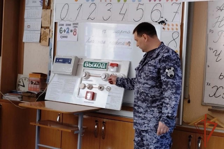 Алтайская Росгвардия провела урок пожарной безопасности