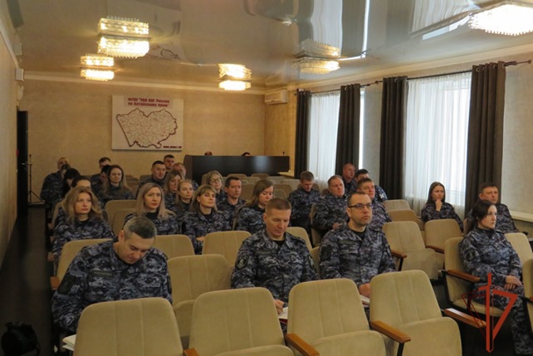 В Алтайском крае налоговики провели семинар для росгвардейцев 