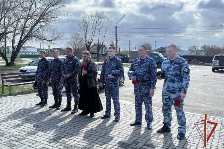 Сотрудники Росгвардии почтили память жертв радиационных катастроф