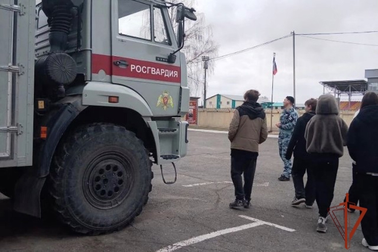 Алтайская Росгвардия провела День открытых дверей, посвященный юбилею ведомства