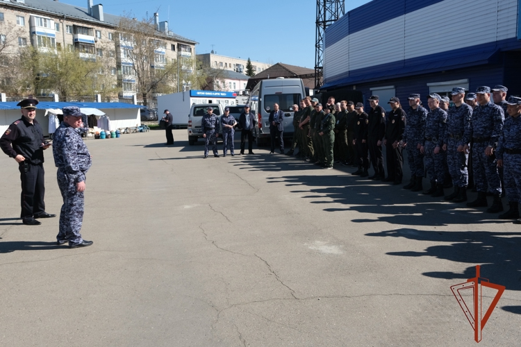 Алтайской Росгвардией организована совместная тренировка с полицией и сотрудниками ЧОП