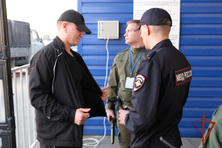 Алтайской Росгвардией организована совместная тренировка с полицией и сотрудниками ЧОП