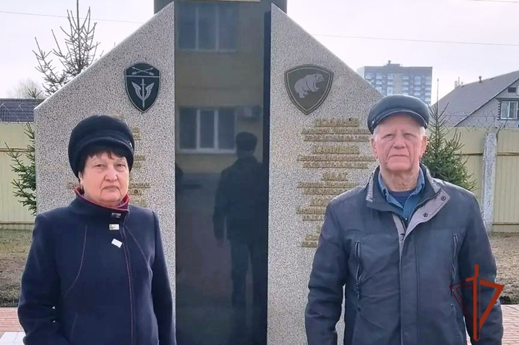 В Управлении Росгвардии по Алтайскому краю почтили память кавалера ордена Мужества Алексея Поданева