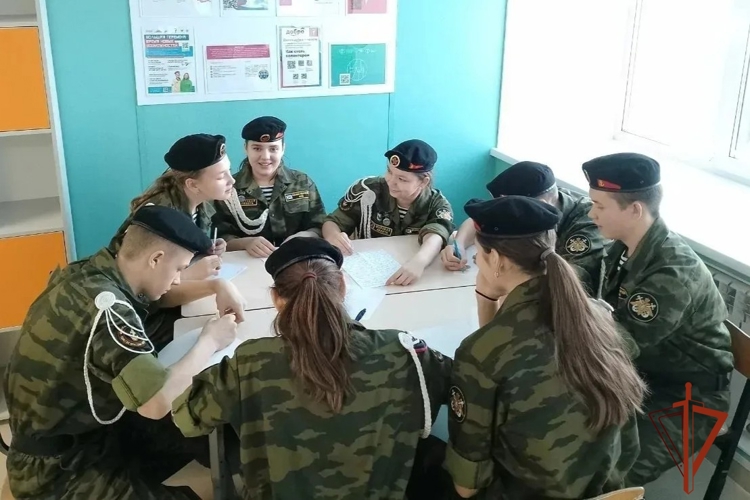 Алтайская Росгвардия провела Урок Мужества в селе Шипуново
