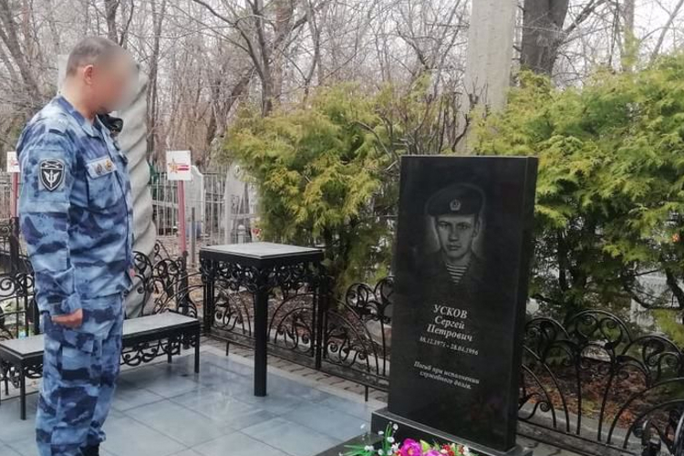  В Управлении Росгвардии по Алтайскому краю почтили память погибшего сотрудника ОМОН