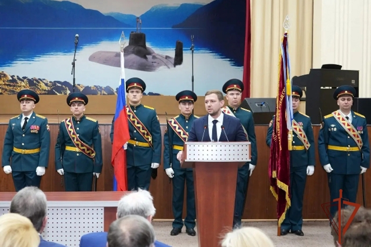 Бийские росгвардейцы поздравили почетного гражданина Алтайского края
