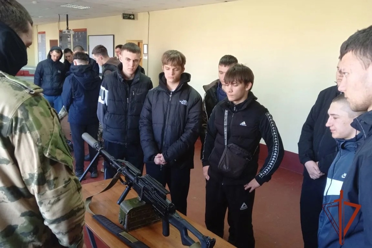 Учащиеся осваивают основы безопасности на полигоне алтайской Росгвардии