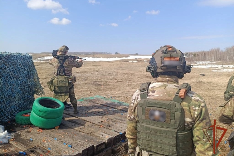Учащиеся осваивают основы безопасности на полигоне алтайской Росгвардии