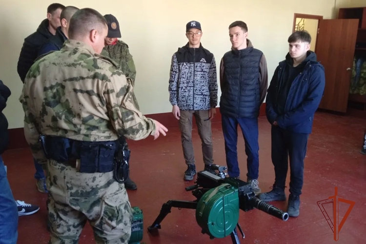 Учащиеся осваивают основы безопасности на полигоне алтайской Росгвардии